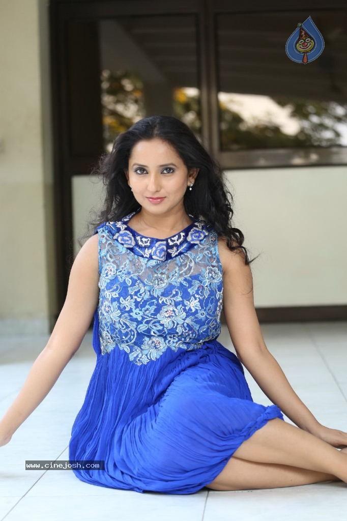 Ishika Singh New Gallery - 91 / 135 photos