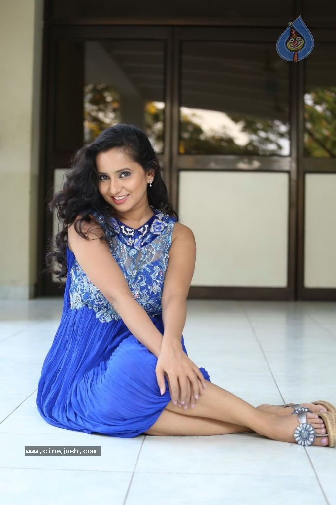 Ishika Singh New Gallery - 111 / 135 photos