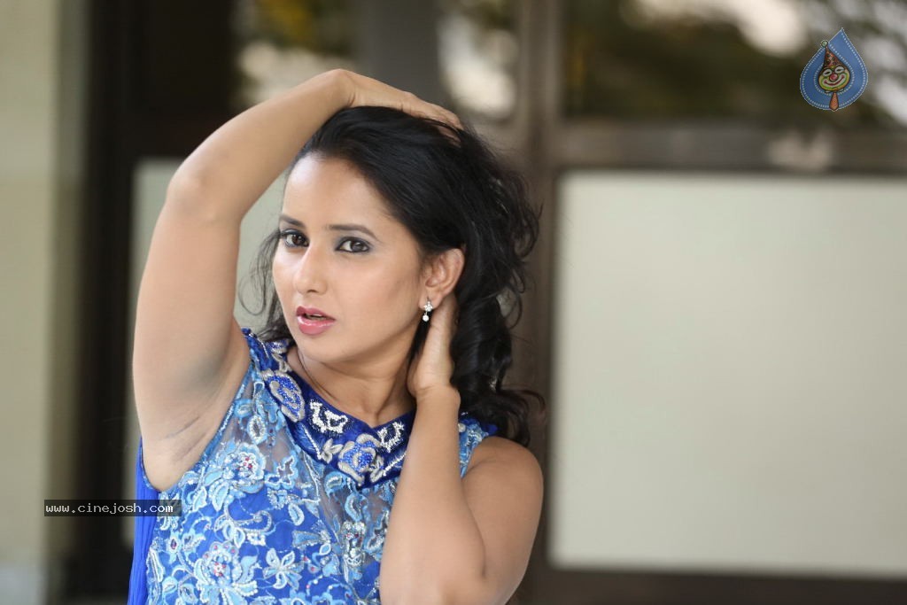 Ishika Singh New Gallery - 128 / 135 photos