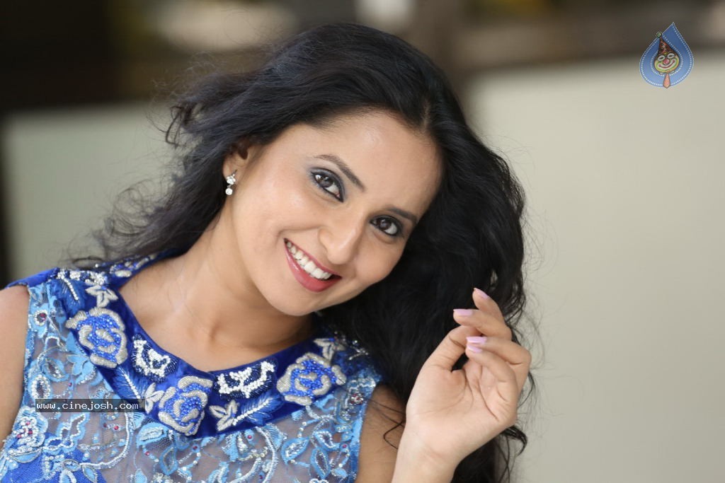 Ishika Singh New Gallery - 131 / 135 photos