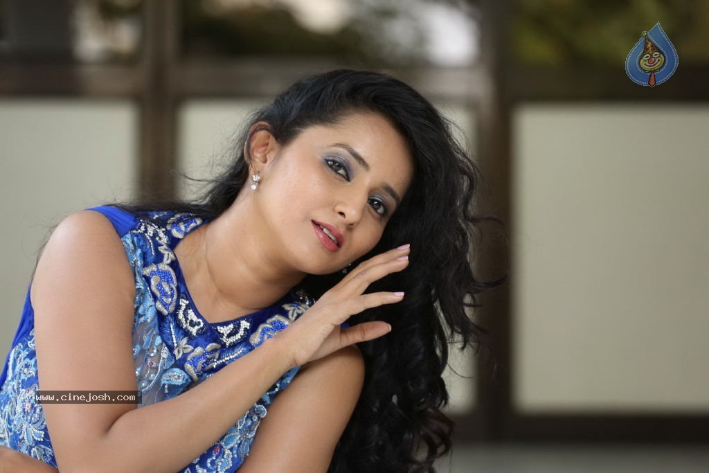 Ishika Singh New Gallery - 135 / 135 photos