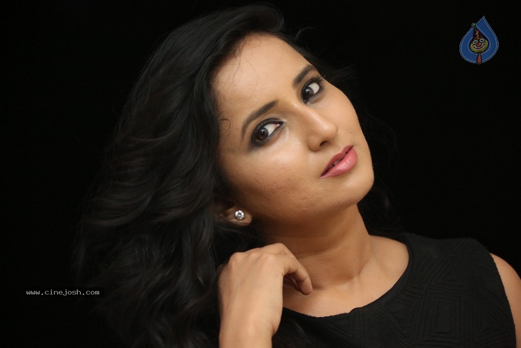 Ishika Singh New Hot Stills - 79 / 152 photos