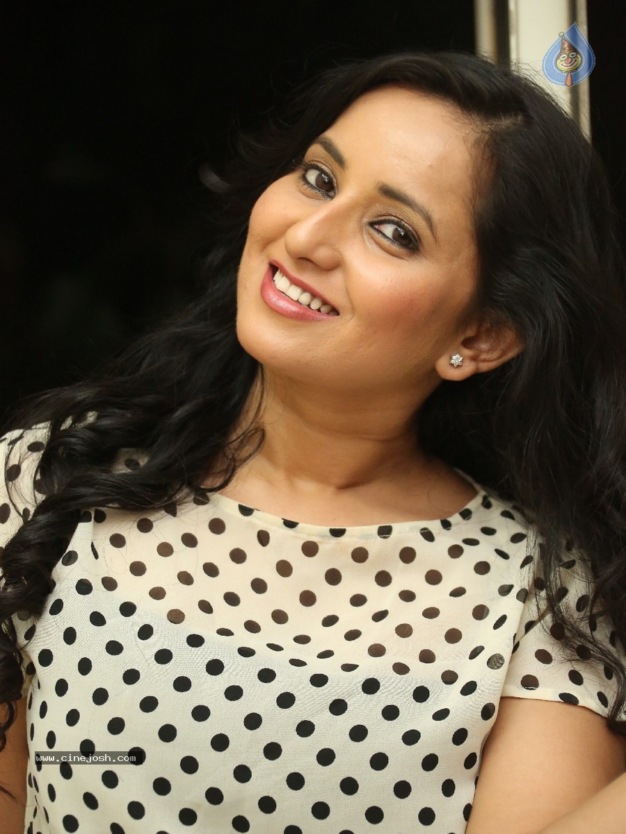 Ishika Singh New Photos - 107 / 107 photos