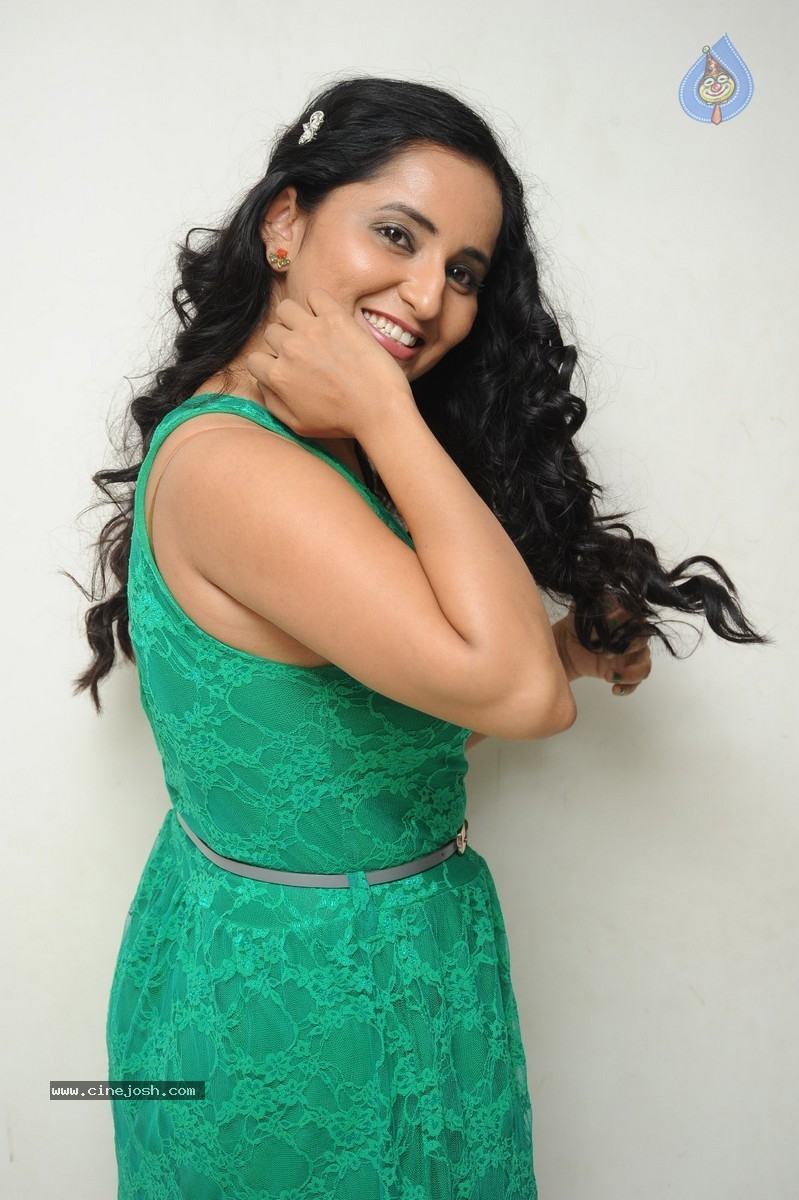 Ishika Singh New Photos - 31 / 99 photos