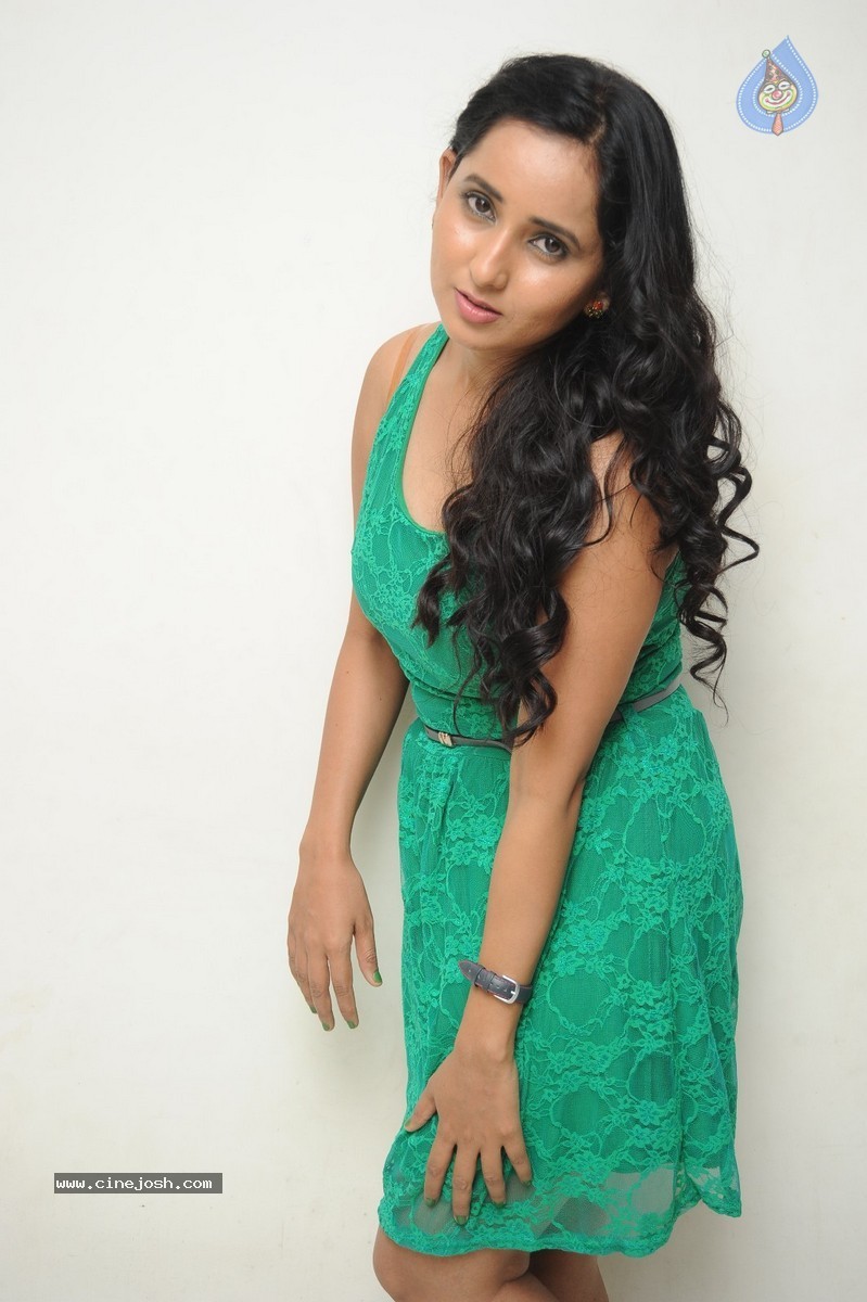 Ishika Singh New Photos - 36 / 99 photos