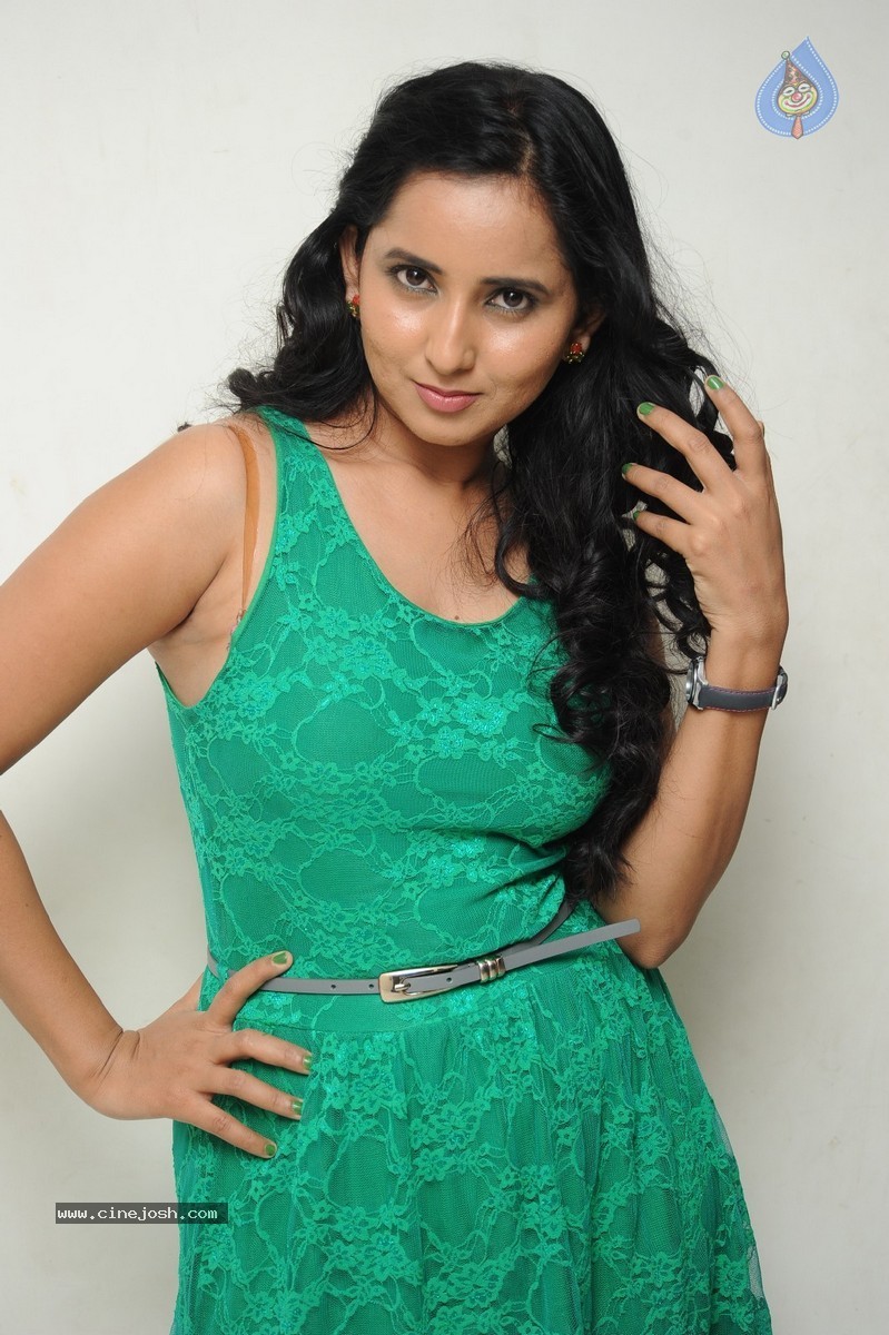 Ishika Singh New Photos - 76 / 99 photos