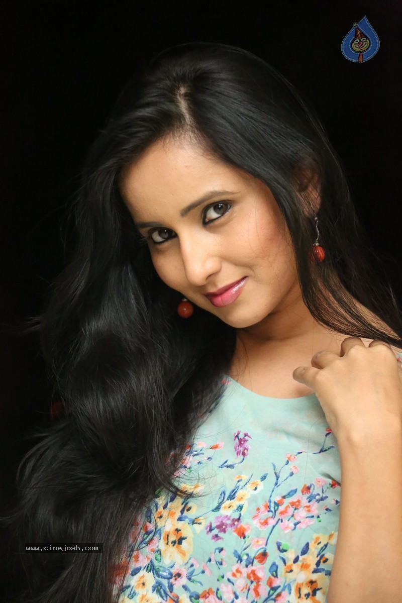 Ishika Singh New Photos - 12 / 104 photos