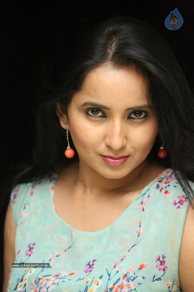 Ishika Singh New Photos - 28 / 104 photos