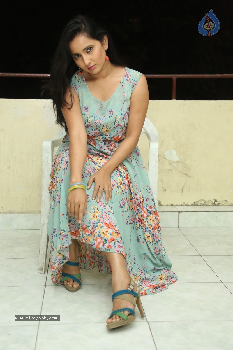 Ishika Singh New Photos - 37 / 104 photos