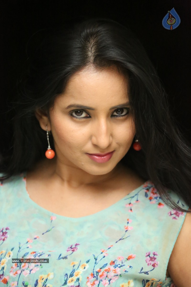 Ishika Singh New Photos - 40 / 104 photos