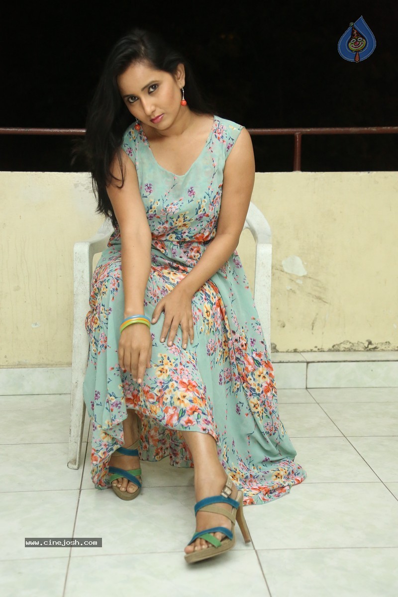 Ishika Singh New Photos - 54 / 104 photos
