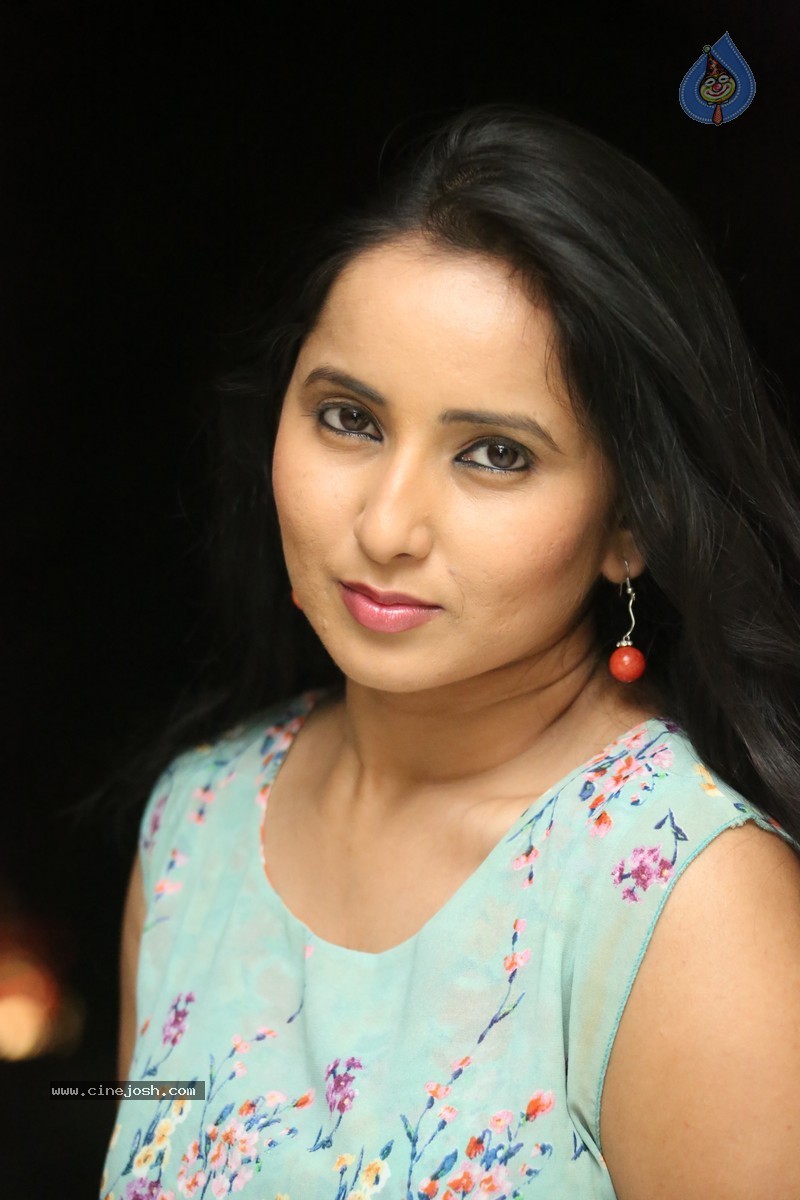 Ishika Singh New Photos - 57 / 104 photos