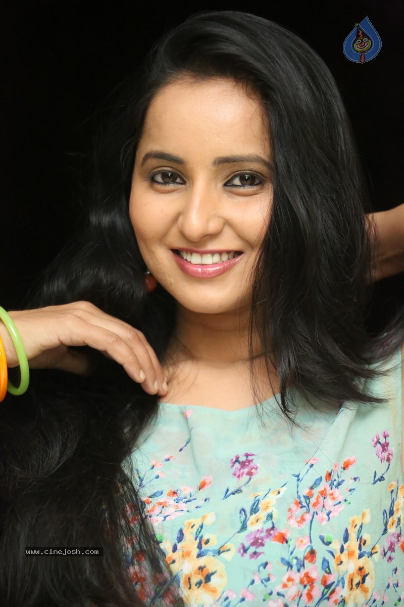 Ishika Singh New Photos - 60 / 104 photos