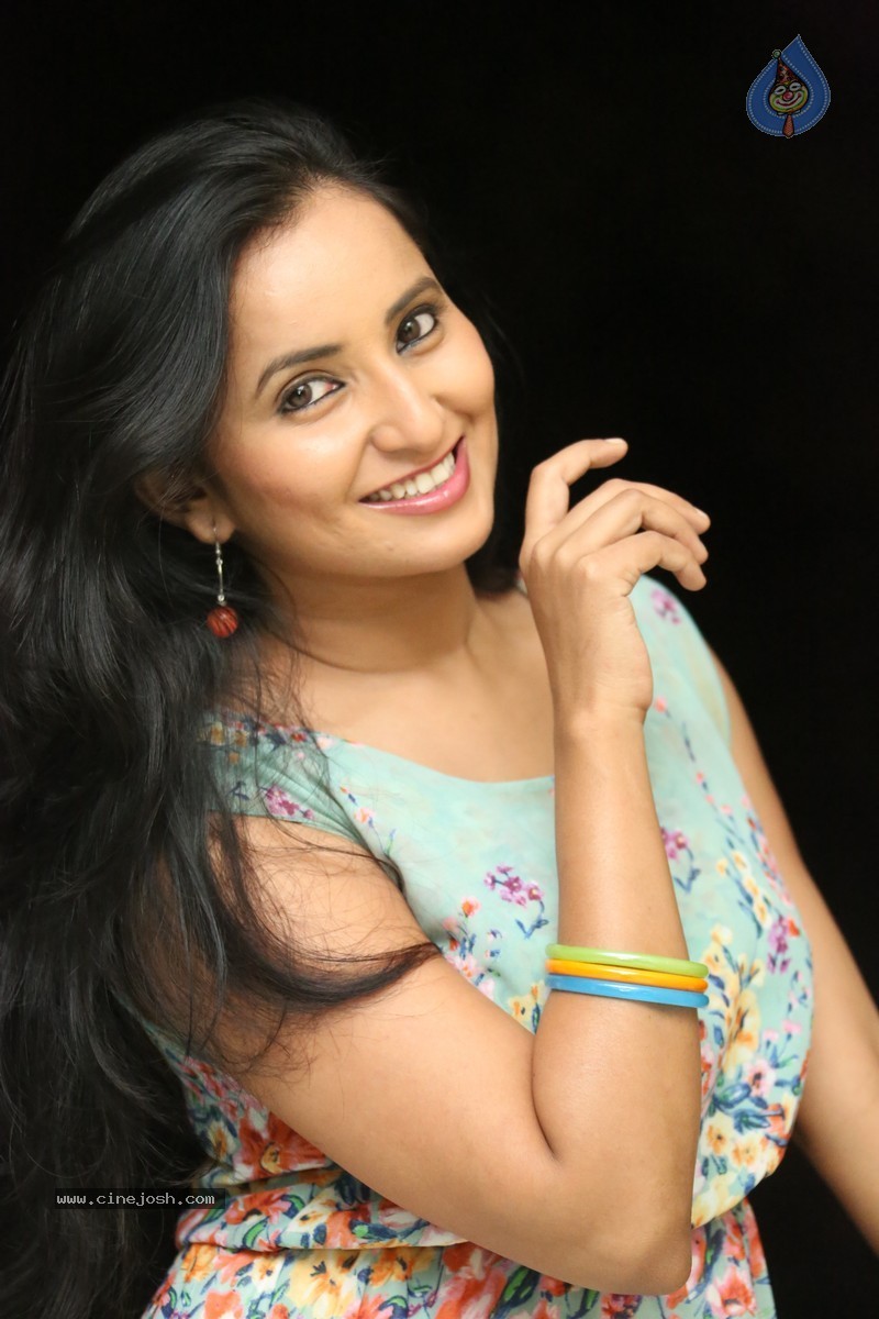 Ishika Singh New Photos - 62 / 104 photos