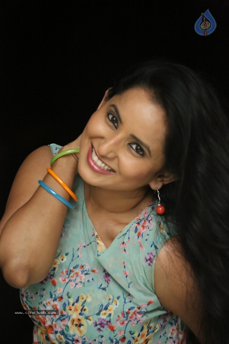 Ishika Singh New Photos - 63 / 104 photos