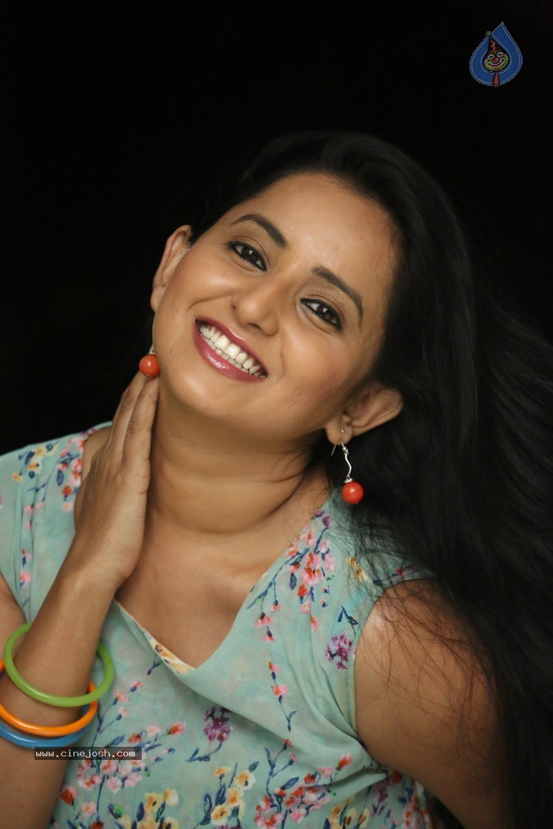 Ishika Singh New Photos - 79 / 104 photos