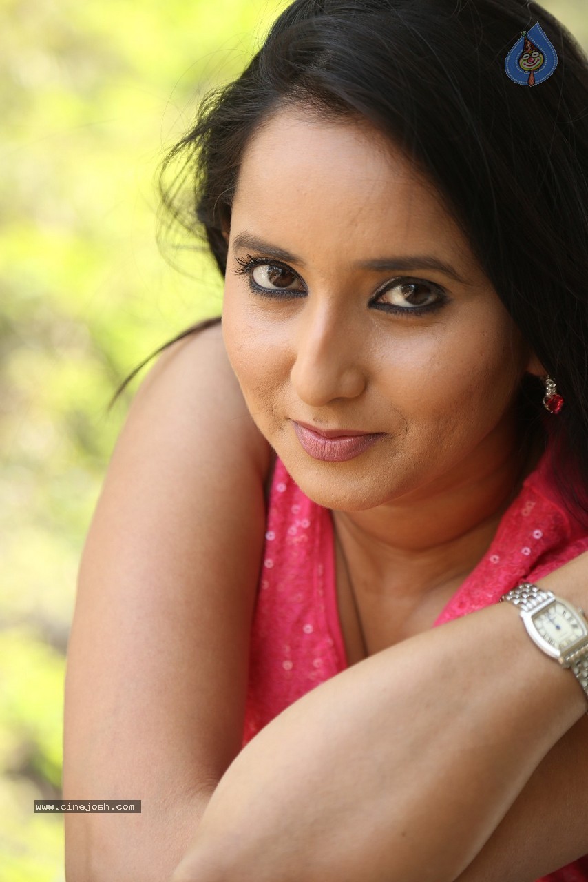 Ishika Singh New Photos - 24 / 84 photos