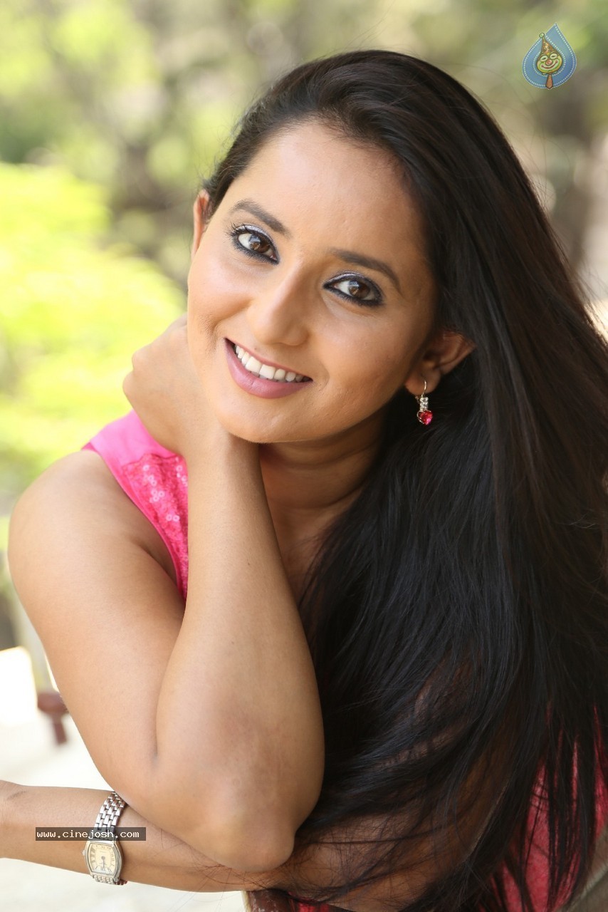 Ishika Singh New Photos - 26 / 84 photos