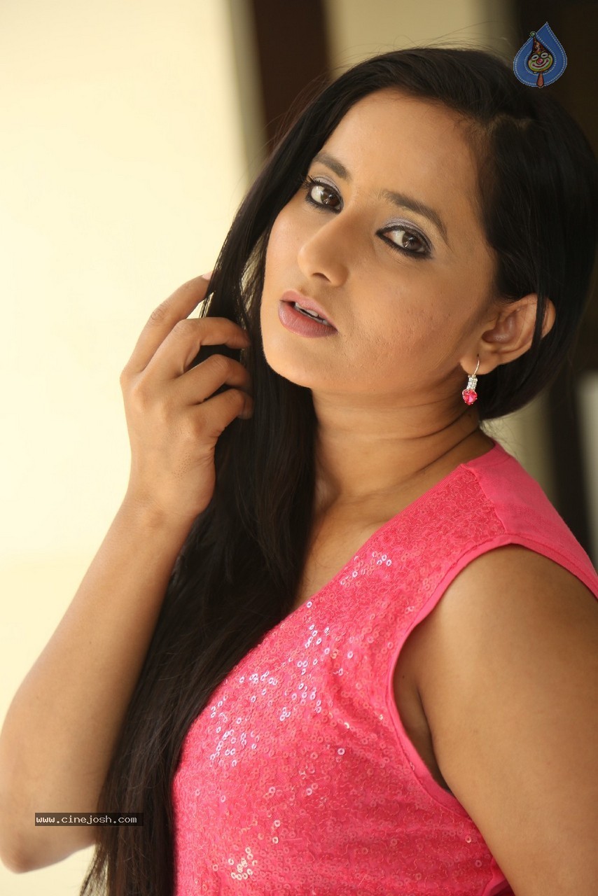 Ishika Singh New Photos - 39 / 84 photos