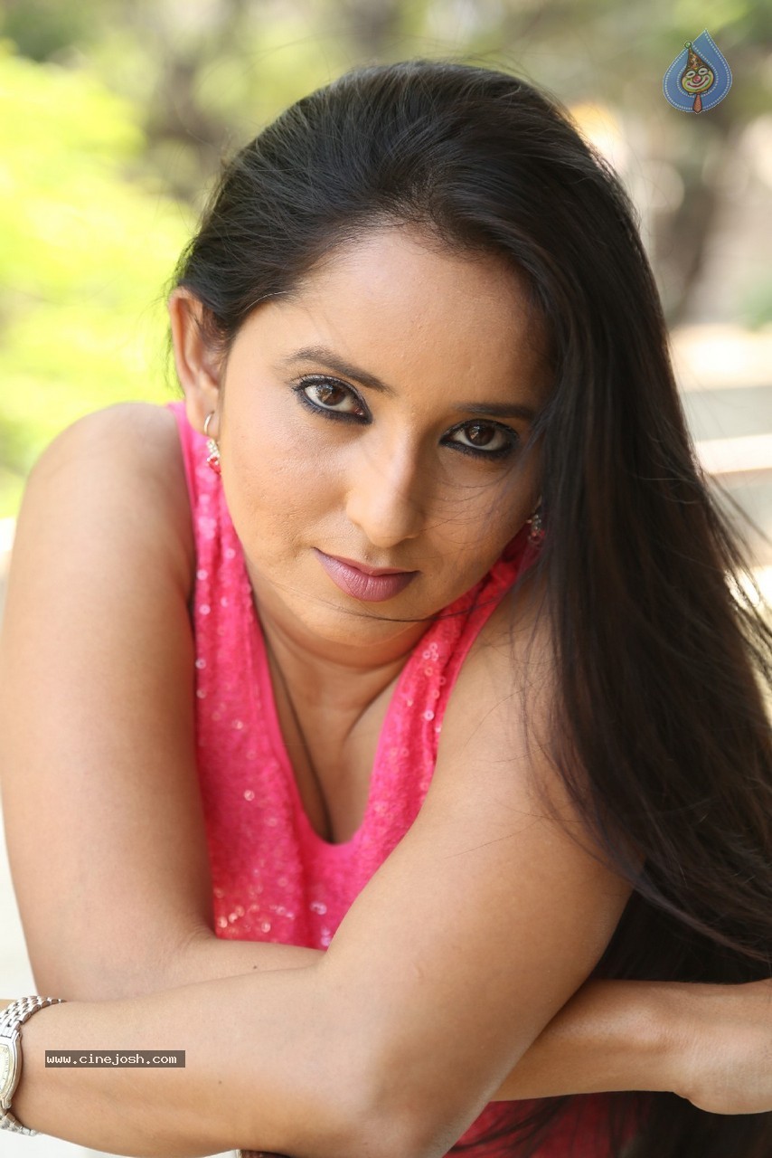 Ishika Singh New Photos - 40 / 84 photos