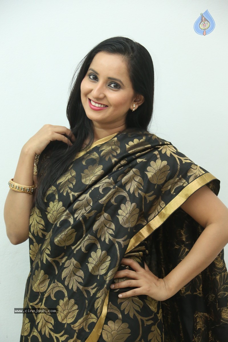 Ishika Singh New Photos - 26 / 93 photos