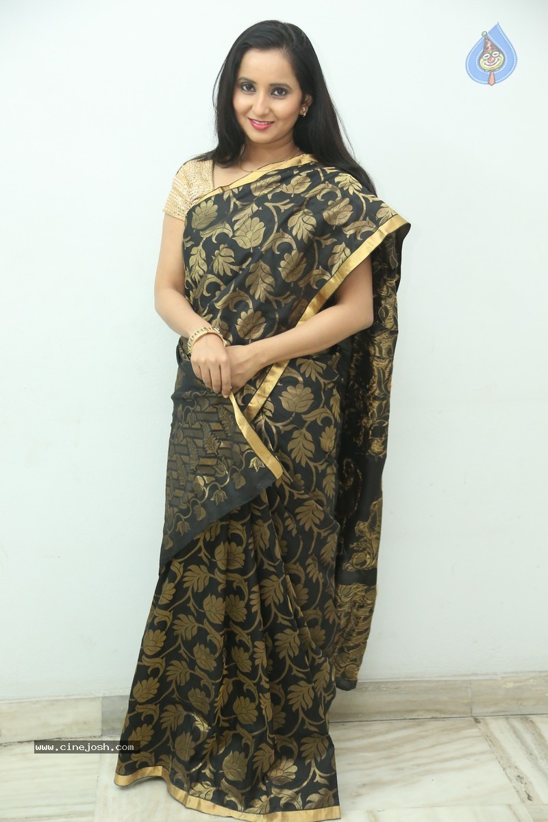 Ishika Singh New Photos - 29 / 93 photos