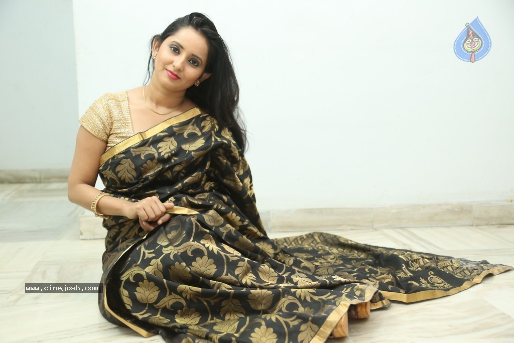Ishika Singh New Photos - 35 / 93 photos