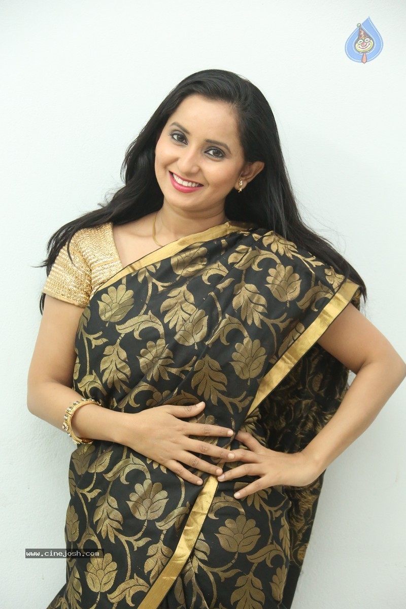 Ishika Singh New Photos - 38 / 93 photos