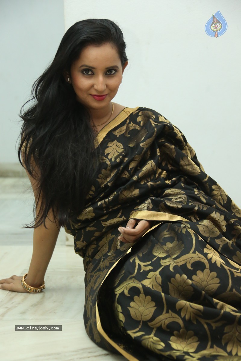 Ishika Singh New Photos - 39 / 93 photos