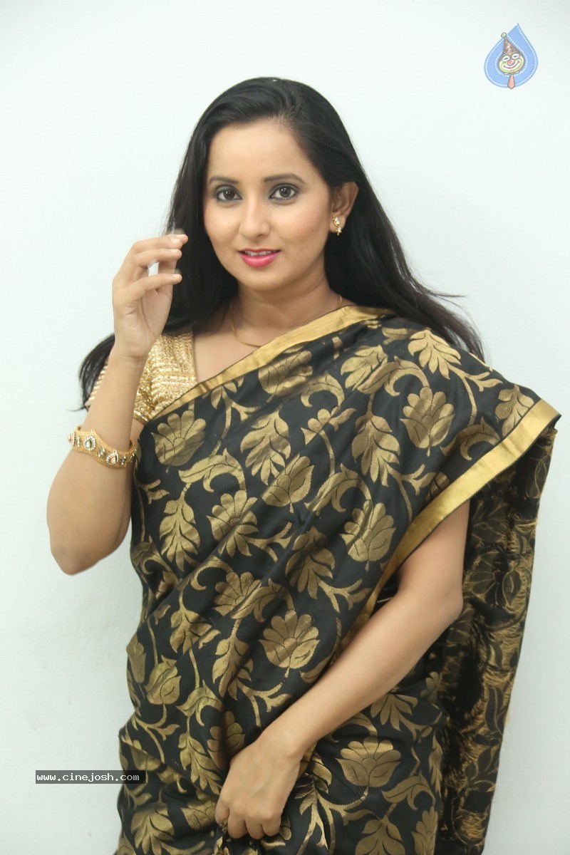 Ishika Singh New Photos - 41 / 93 photos