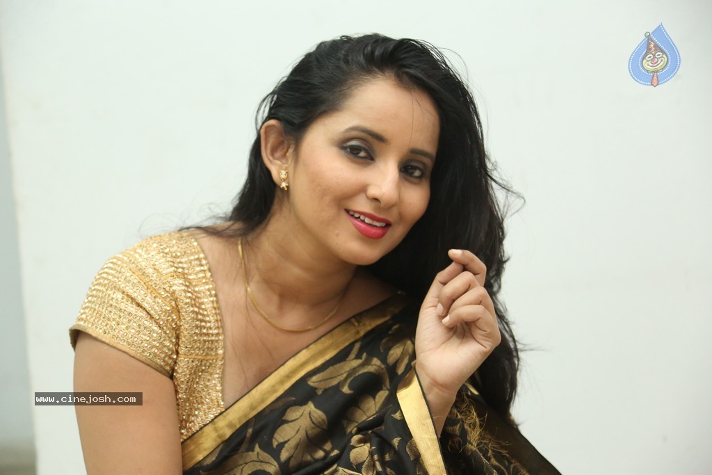 Ishika Singh New Photos - 44 / 93 photos