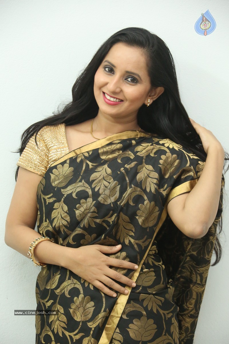 Ishika Singh New Photos - 57 / 93 photos
