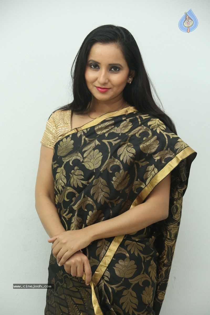 Ishika Singh New Photos - 64 / 93 photos