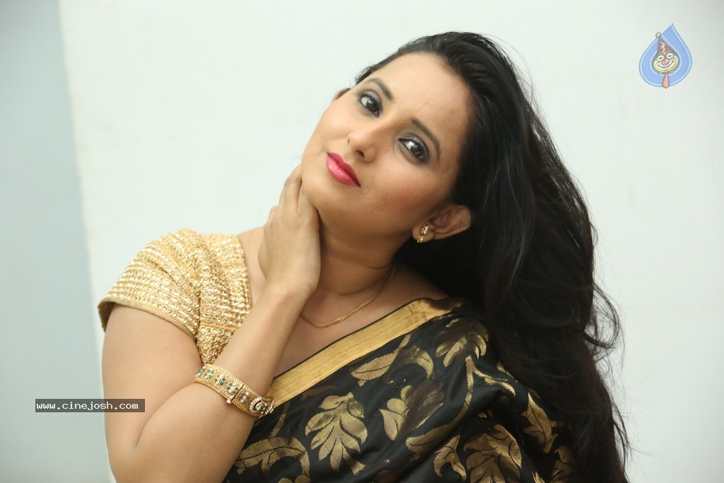 Ishika Singh New Photos - 65 / 93 photos