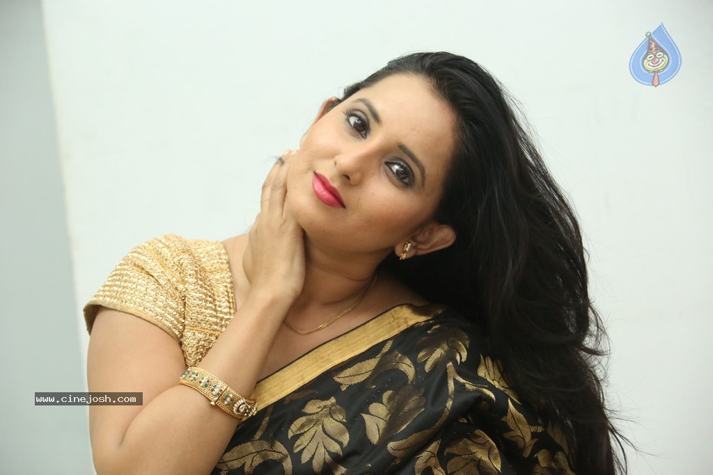 Ishika Singh New Photos - 66 / 93 photos