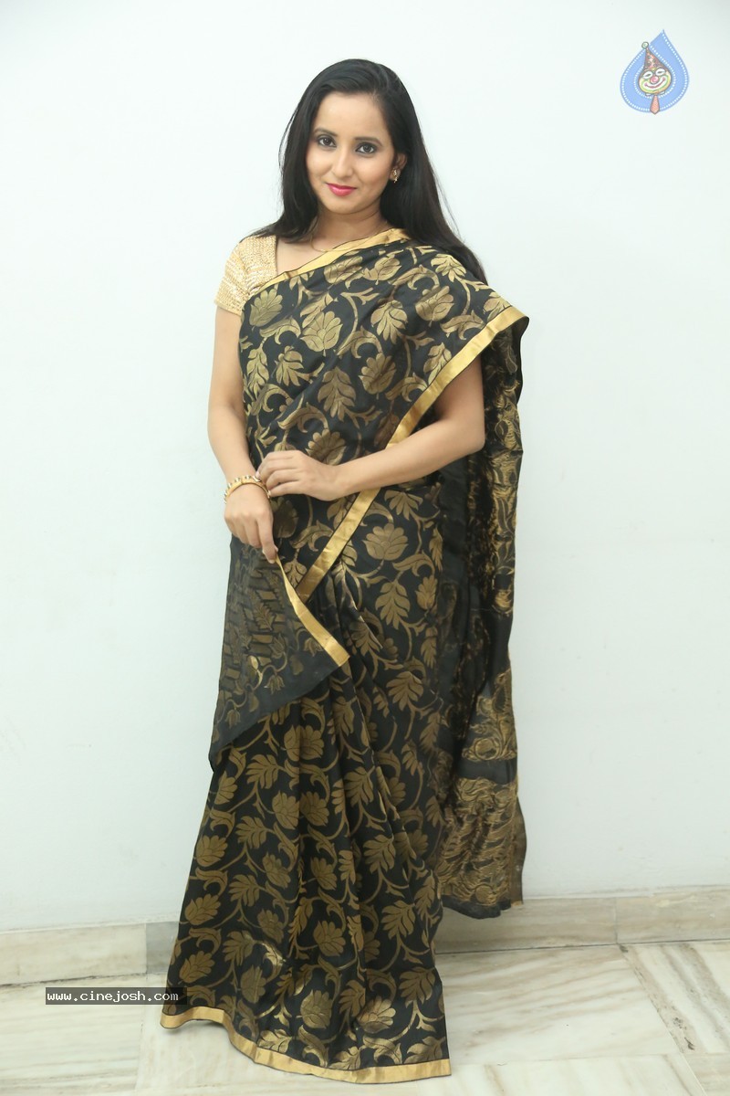 Ishika Singh New Photos - 67 / 93 photos