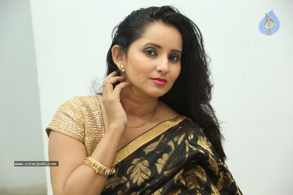 Ishika Singh New Photos - 69 / 93 photos