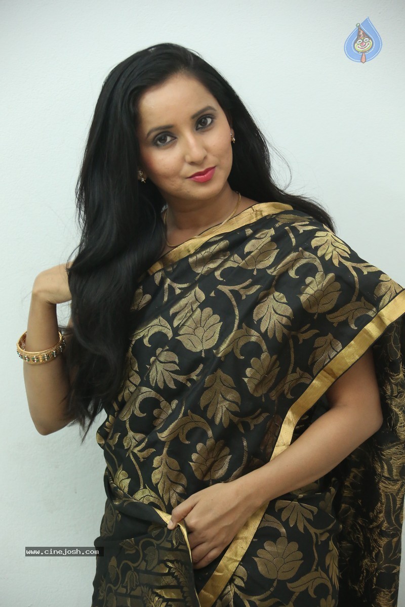 Ishika Singh New Photos - 70 / 93 photos