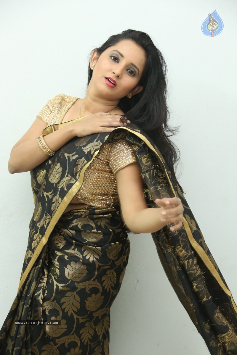 Ishika Singh New Photos - 72 / 93 photos
