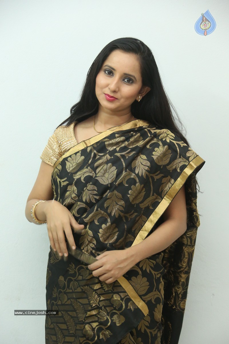 Ishika Singh New Photos - 74 / 93 photos