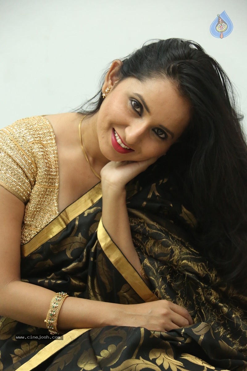 Ishika Singh New Photos - 75 / 93 photos