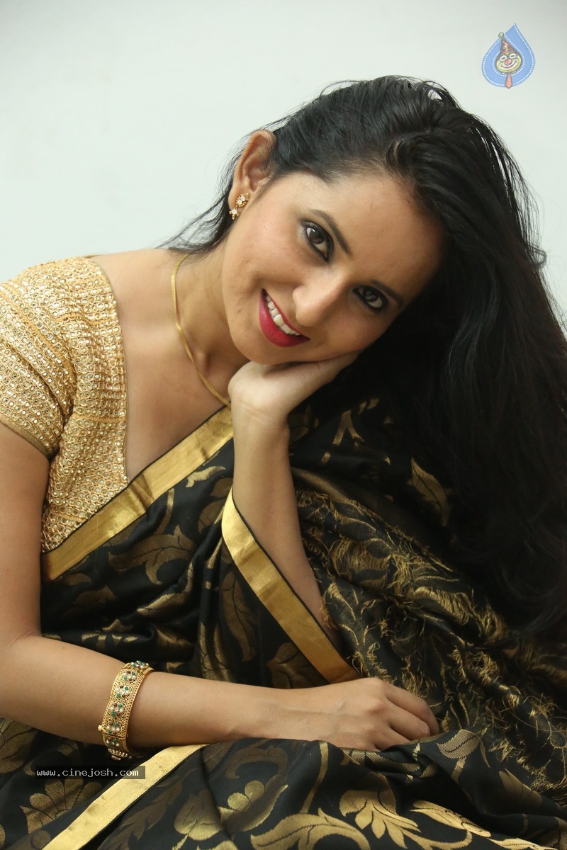 Ishika Singh New Photos - 76 / 93 photos