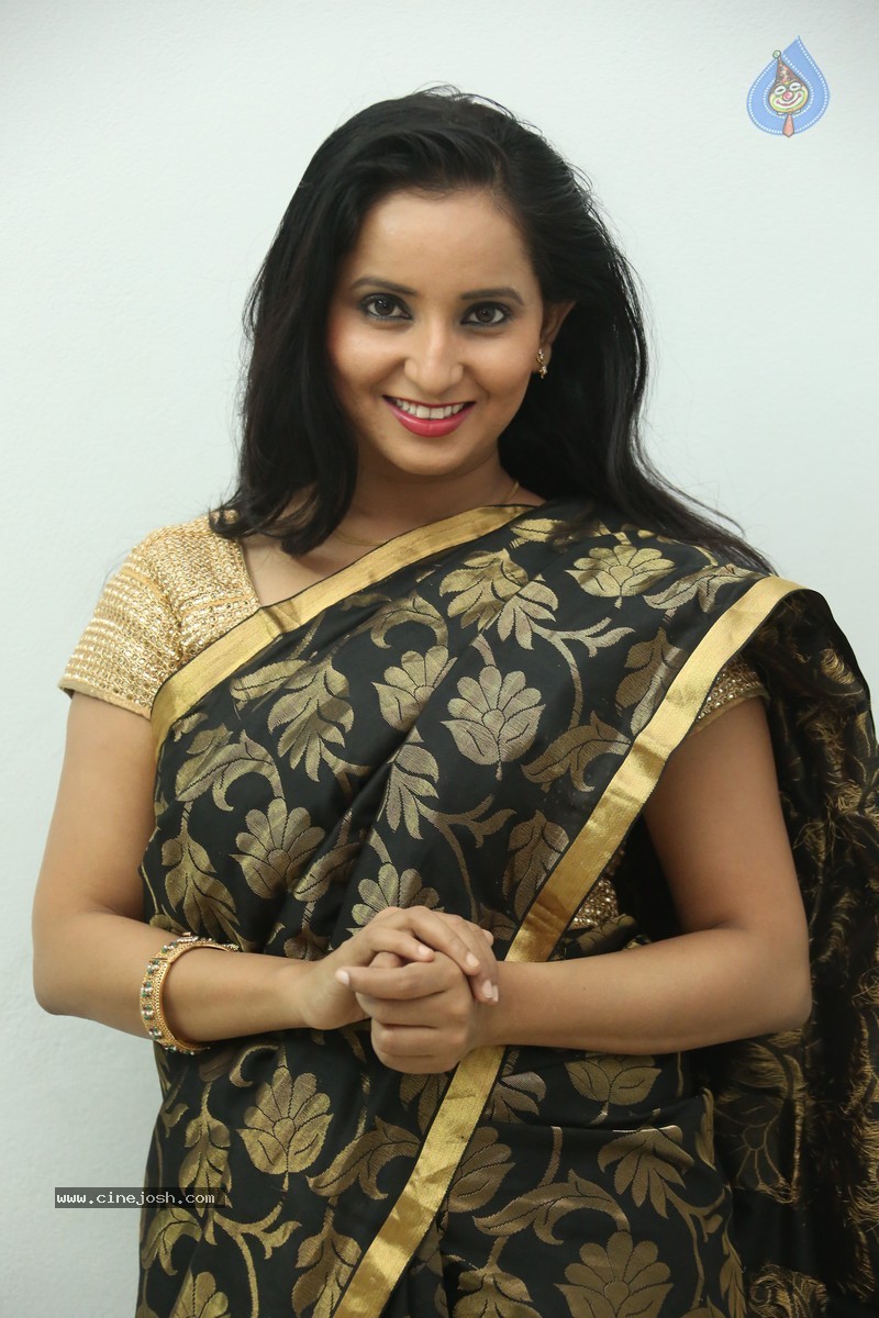Ishika Singh New Photos - 84 / 93 photos