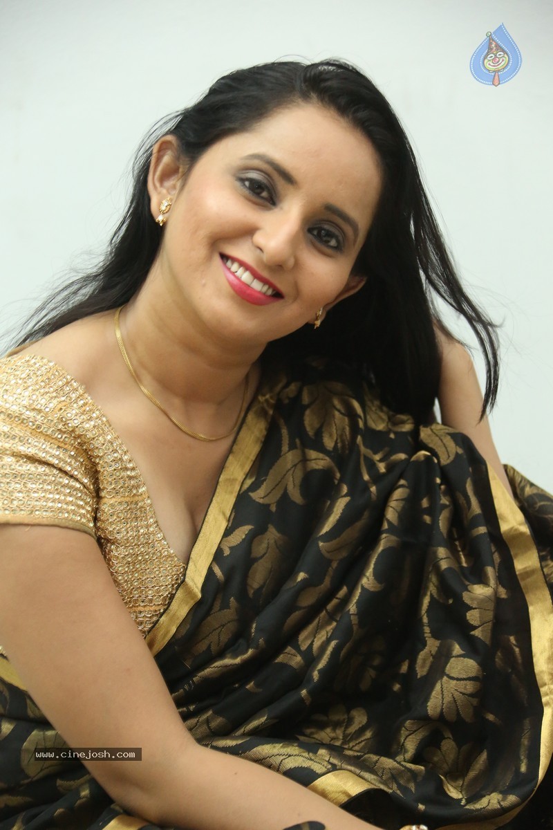 Ishika Singh New Photos - 90 / 93 photos