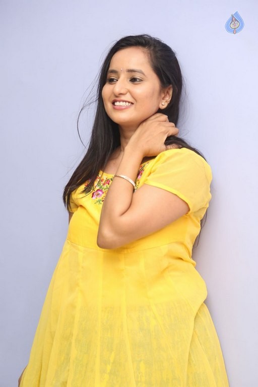 Ishika Singh New Pics - 15 / 38 photos