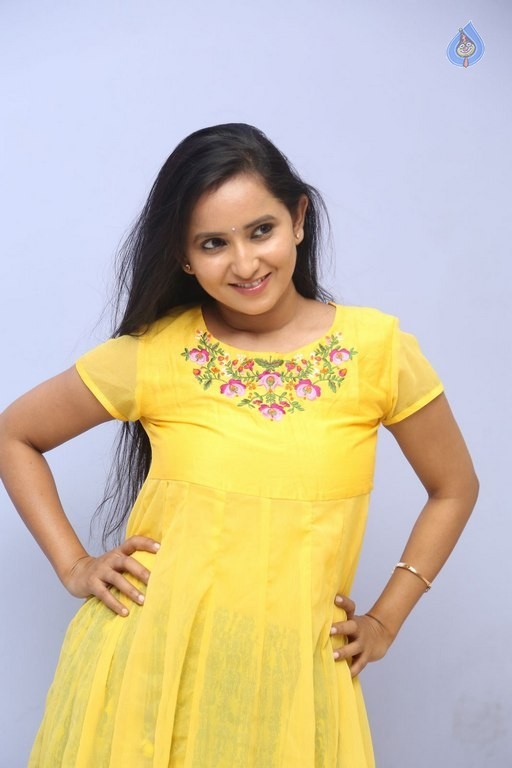 Ishika Singh New Pics - 30 / 38 photos