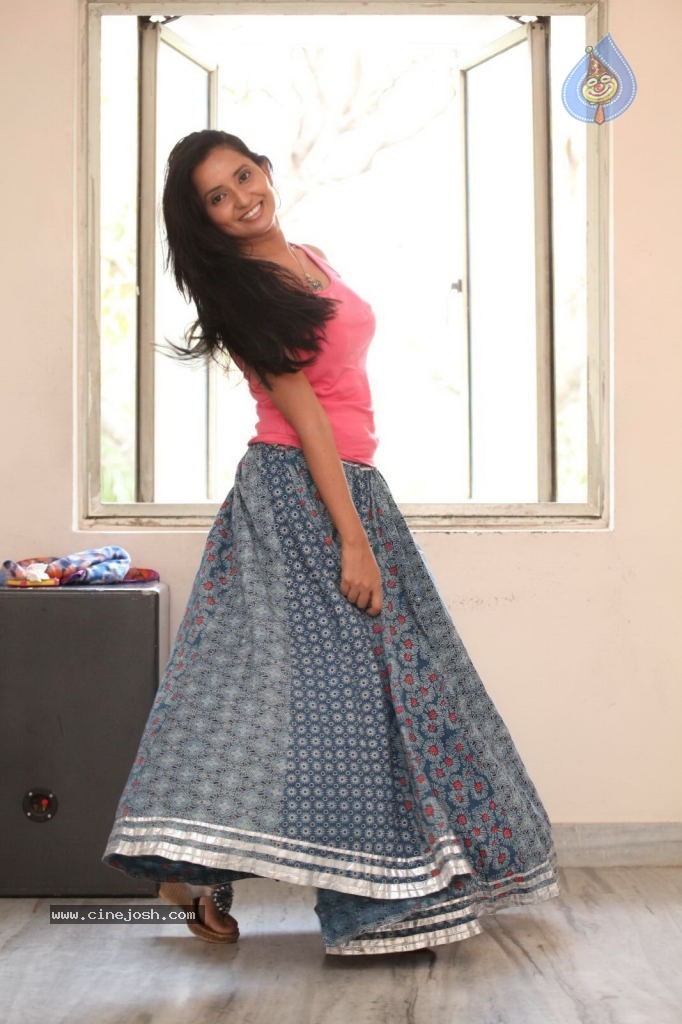 Ishika Singh New Stills - 14 / 89 photos