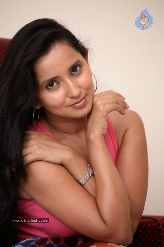 Ishika Singh New Stills - 21 / 89 photos