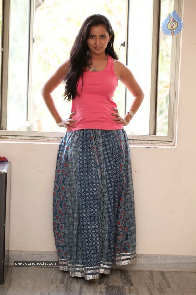 Ishika Singh New Stills - 23 / 89 photos