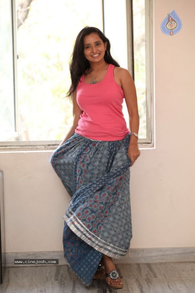 Ishika Singh New Stills - 45 / 89 photos